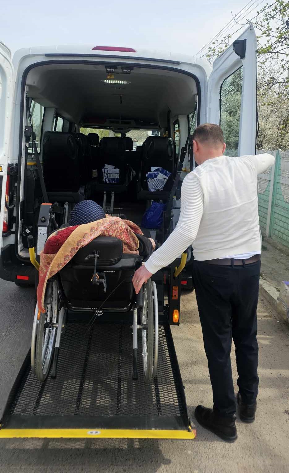 03_2024-04-01_transport_adaptat,_Greblesti_-_Cojusna_2